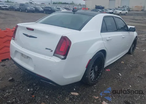 2021 Chrysler 300 300S z USA, uszkodzony, nr VIN 2C3CCABT4MH558327